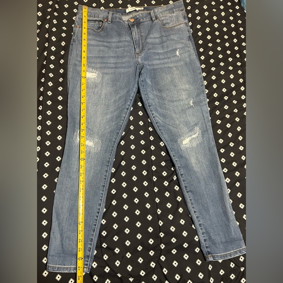 JustFab distressed Denim jeans- size 34 - Picture 3 of 8